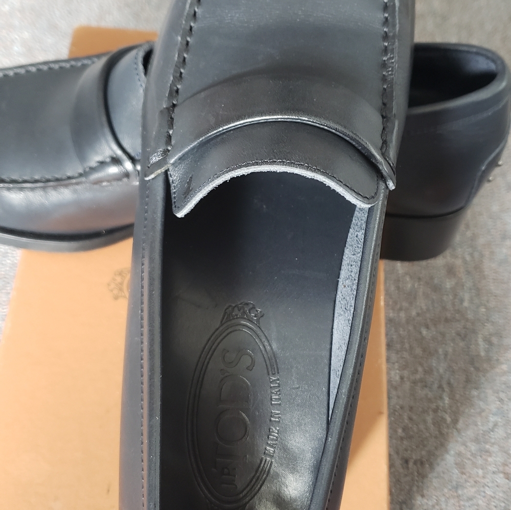 Shoes - Picture 2 of 4